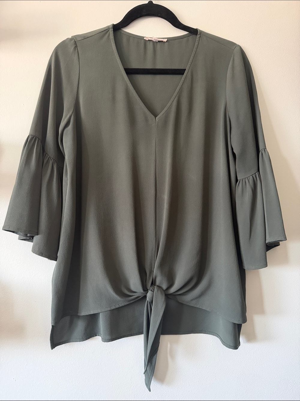 Pleione|V-Neck Tie-Front Blouse|Olive Green|Small|EUC
